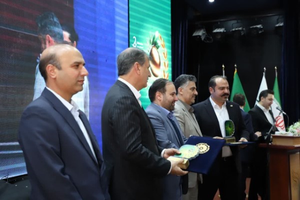 در حاشیه مراسم گرامیداشت روز ملی و جهانی زیتون صورت گرفت؛ تجلیل از برترین تولیدکنندگان روغن زیتون