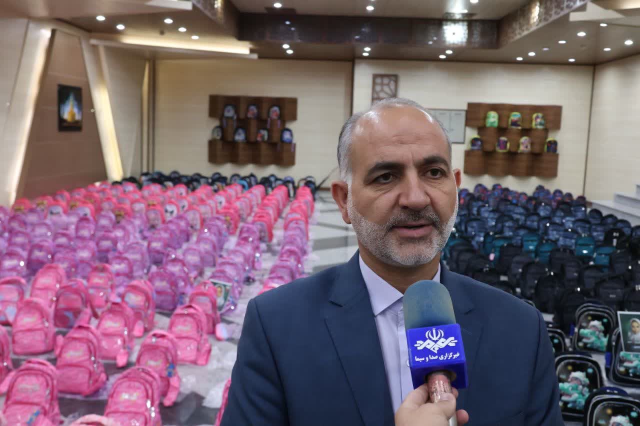 ۲۳۰۰ بسته لوازم‌التحریر میان دانش‌آموزان نیازمند زنجانی توزیع شد